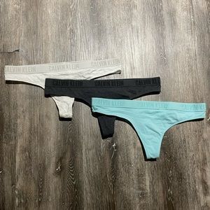 set of calvin klein thongs